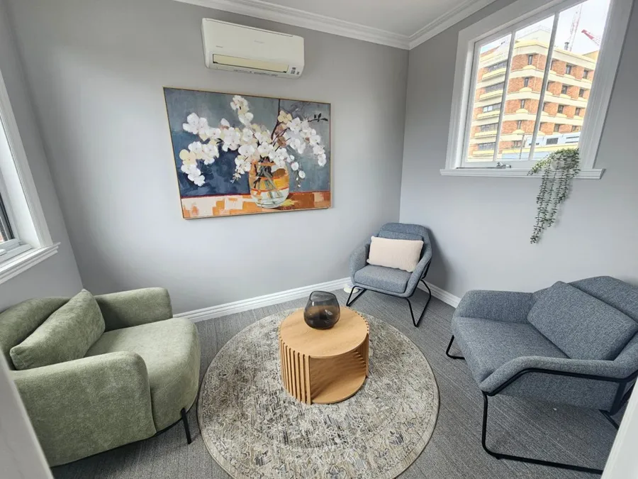 Bright room with several armchairs around a coffee table